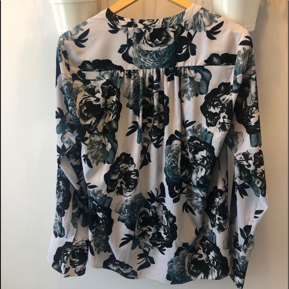Floral Blouse - Calvin Klein - Size M 🌺 - Picture 3 of 4